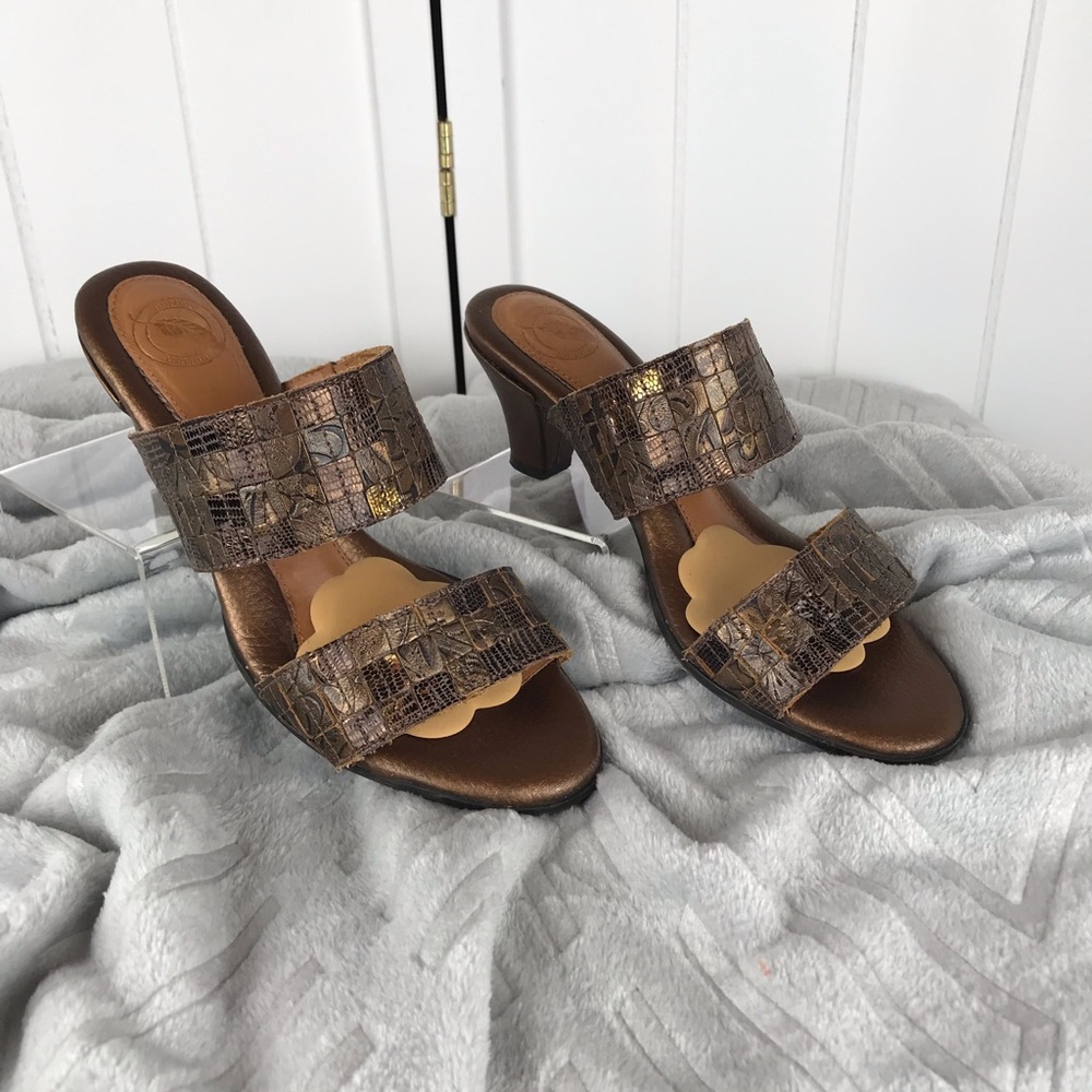 Low heeled sandal by Nurture